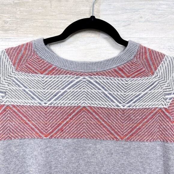 Tommy Hilfiger Linen Blend Chevron Sweater Gray Red Casual Mens Medium - Picture 3 of 6